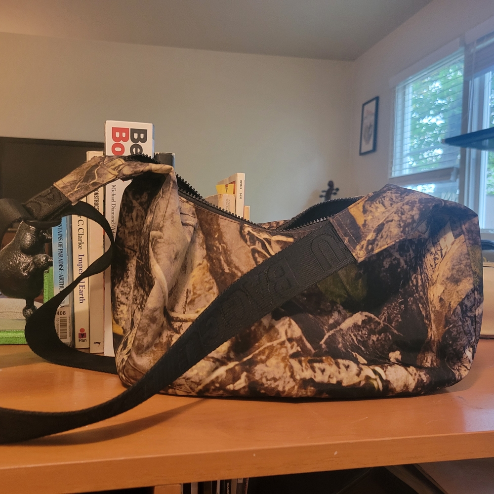 BAGGU Photo Forest Medium Crescent EUC